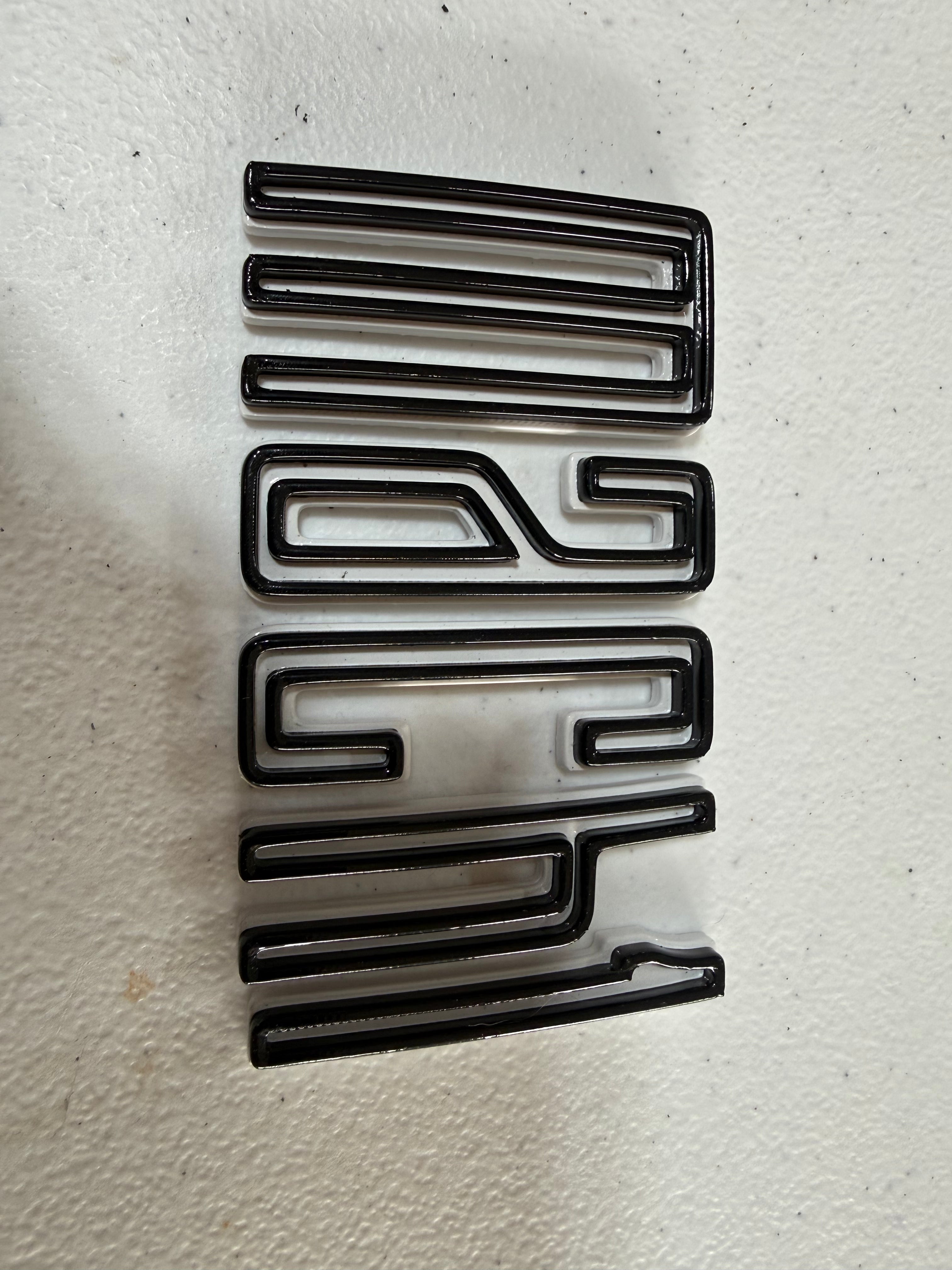 Mach 1 Fender Emblem Set - FLIP